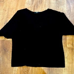 Woman’s Uniqlo lightweight shortsleeved shirt